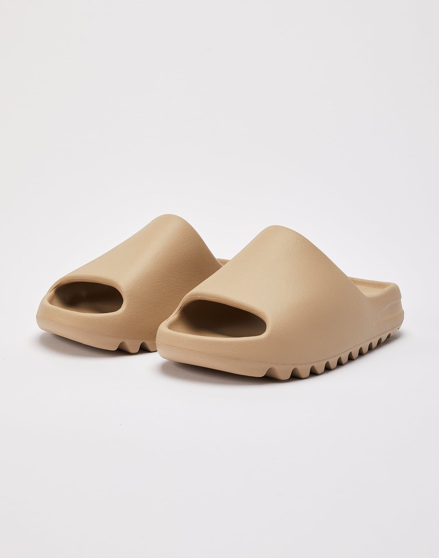 GW1934 YEEZY SLIDE $250