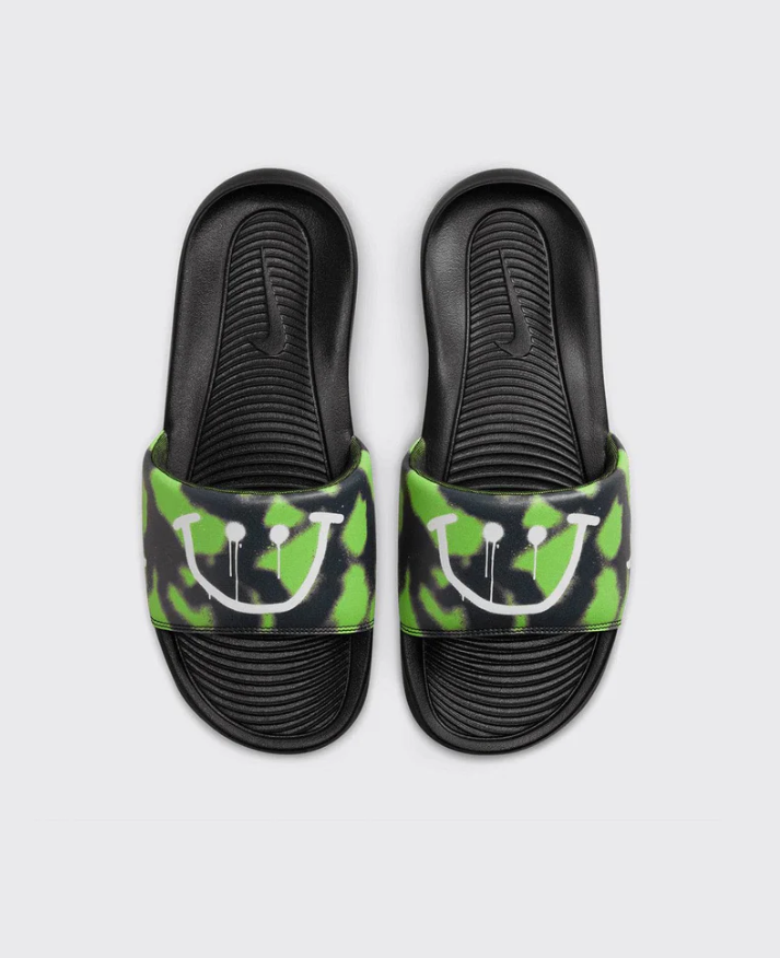 CN9678-301 NIKE VICTORI ONE SLIDE PRINT