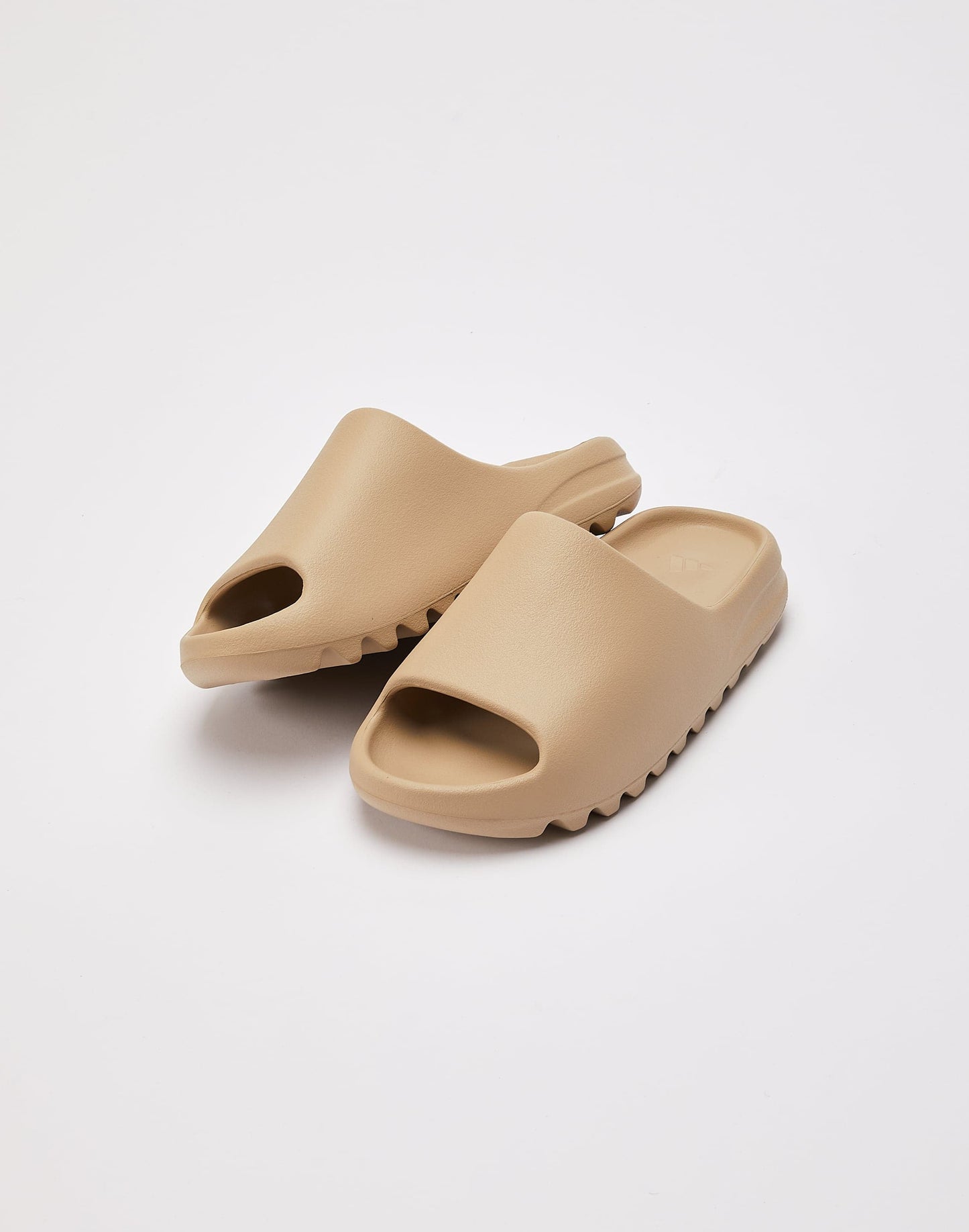 GW1934 YEEZY SLIDE $250
