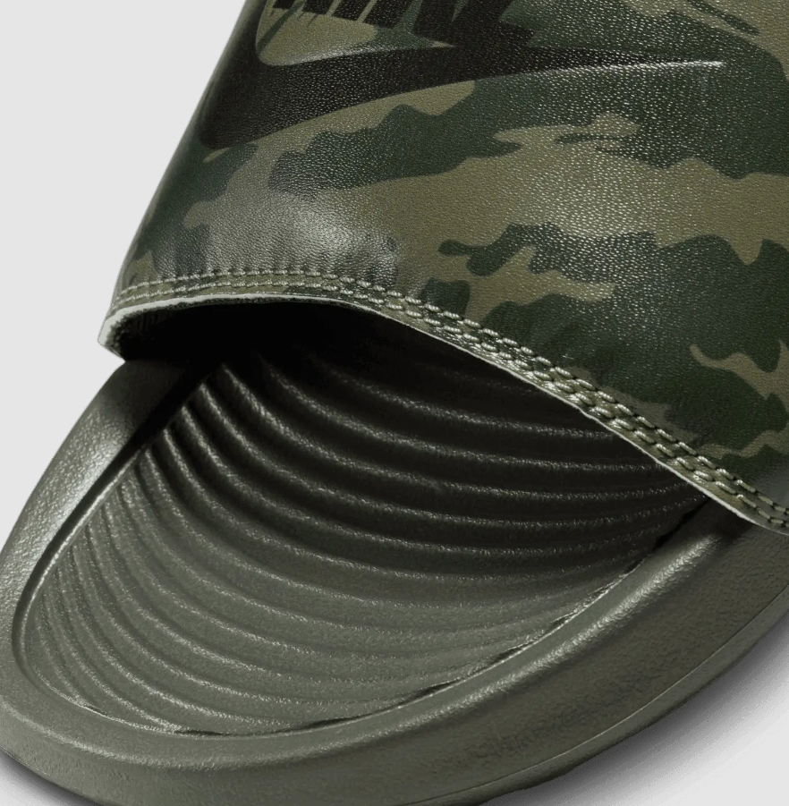 CN9678-200 NIKE VICTORI ONE SLIDE PRINT