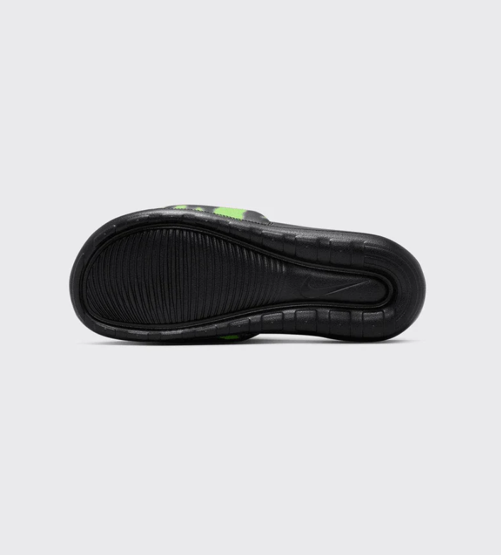 CN9678-301 NIKE VICTORI ONE SLIDE PRINT
