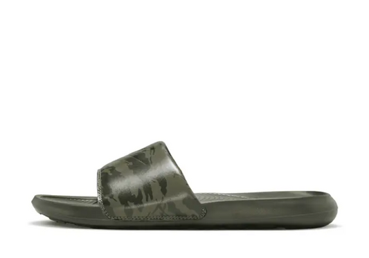 CN9678-200 NIKE VICTORI ONE SLIDE PRINT