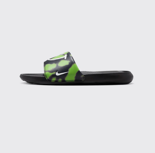 CN9678-301 NIKE VICTORI ONE SLIDE PRINT