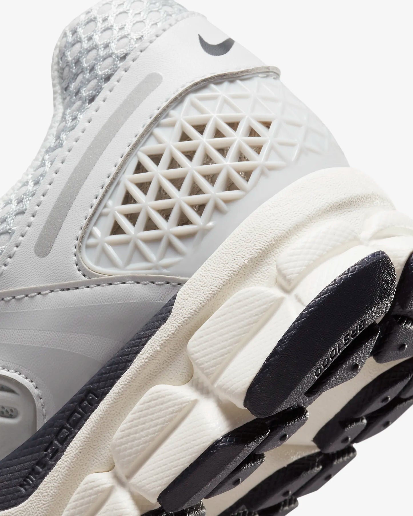 NIKE ZOOM VOMERO 5 FD0884-025 $169.99